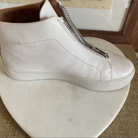 Frye- Lena Zip Sneaker- 7.5 (recommended for 7) - Picture 9 of 15